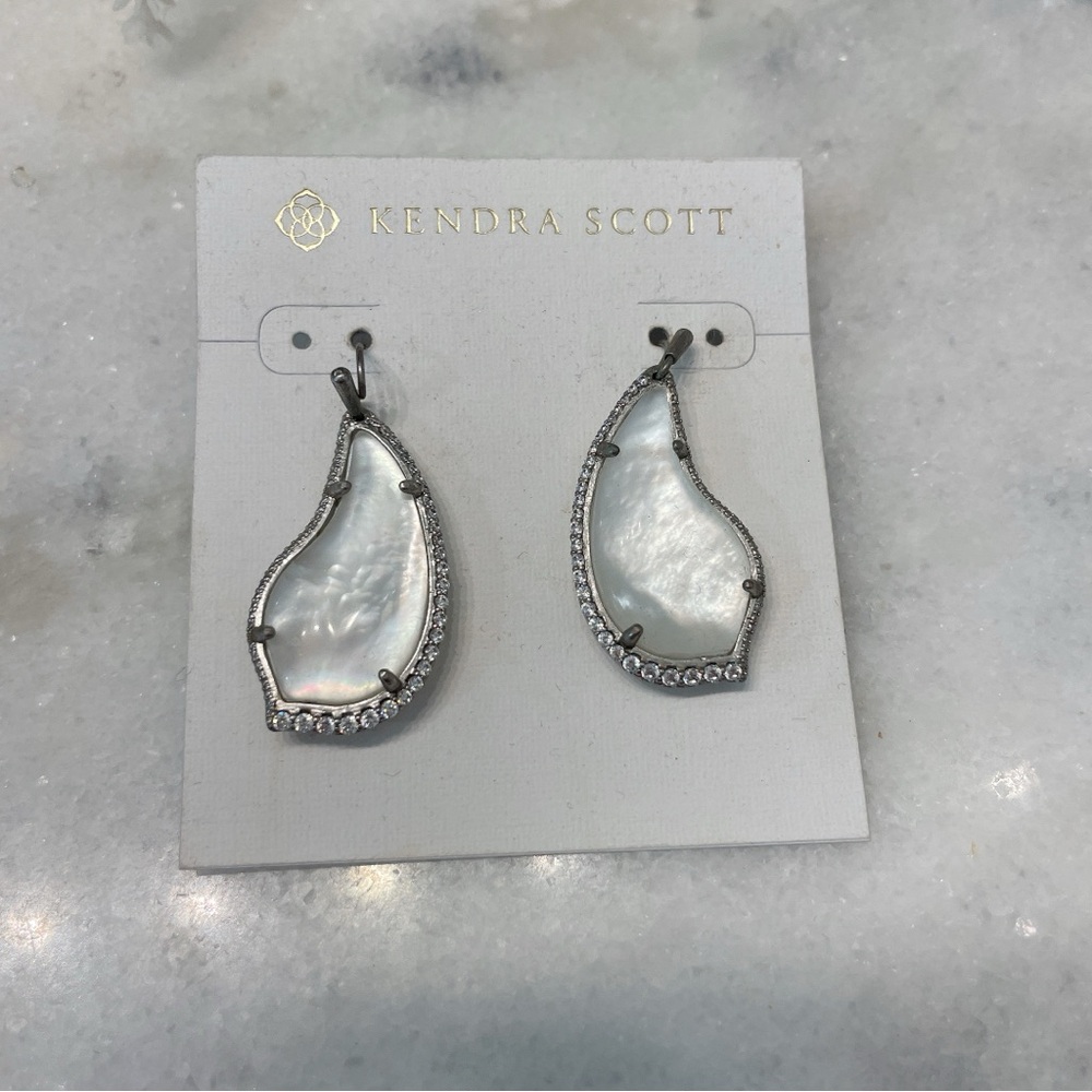 NWT Kendra Scott Tinley Drop Earrings - Picture 3 of 5